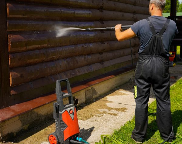 Log Home Pressure Washing in Lehi